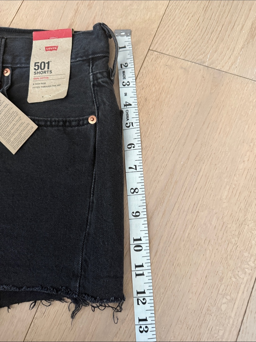 NEW Levi's Black High-Rise 501 Frayed Denim Shorts sz26 - Picture 5 of 6